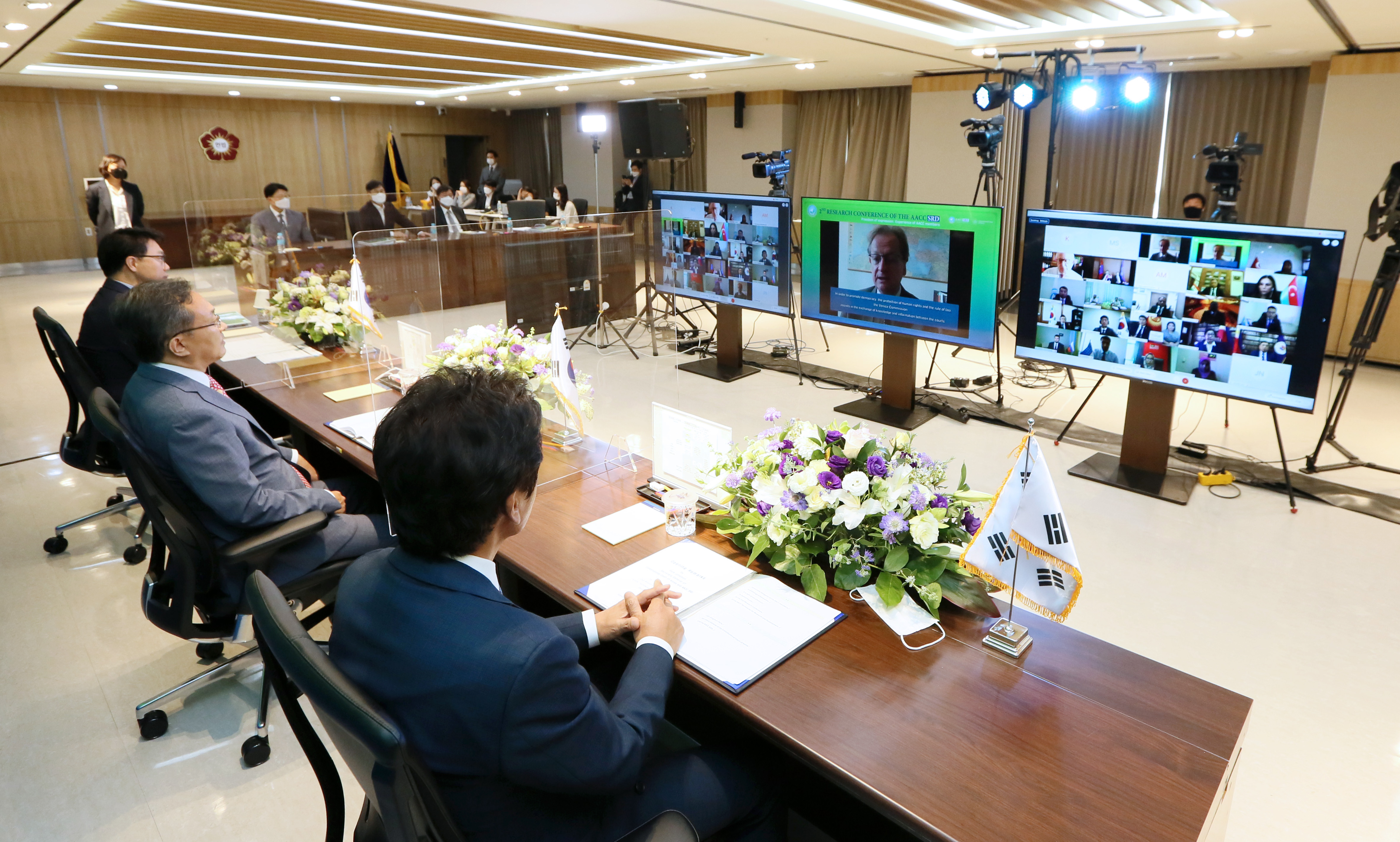 AACC 연구관 화상국제회의 개최 사진3